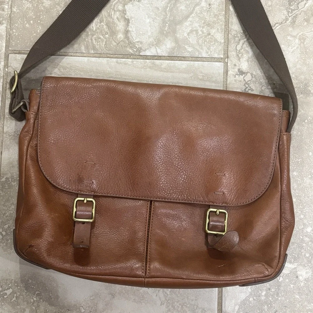 Fossil Men's Buckner Leather Messenger Bag‎